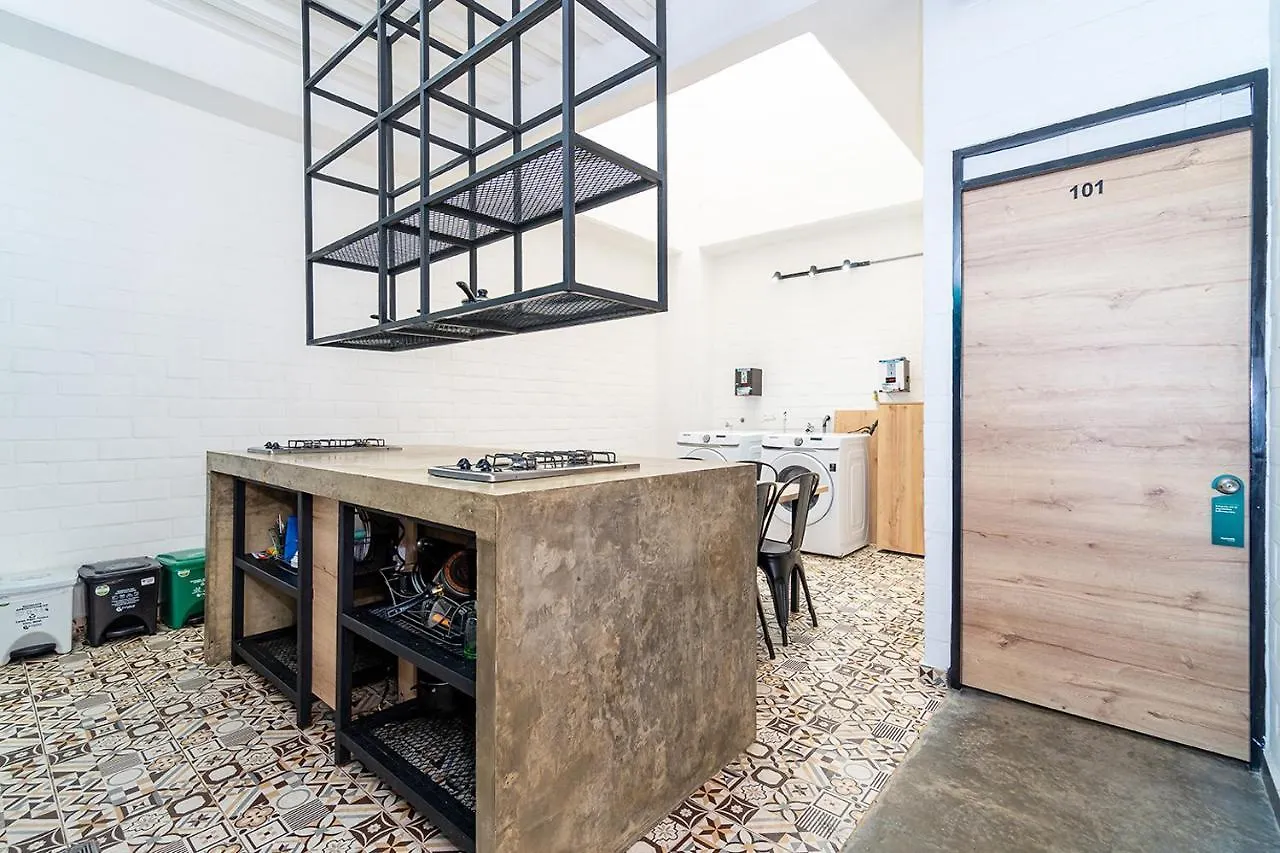 ホテル Ayenda Living Box カリ